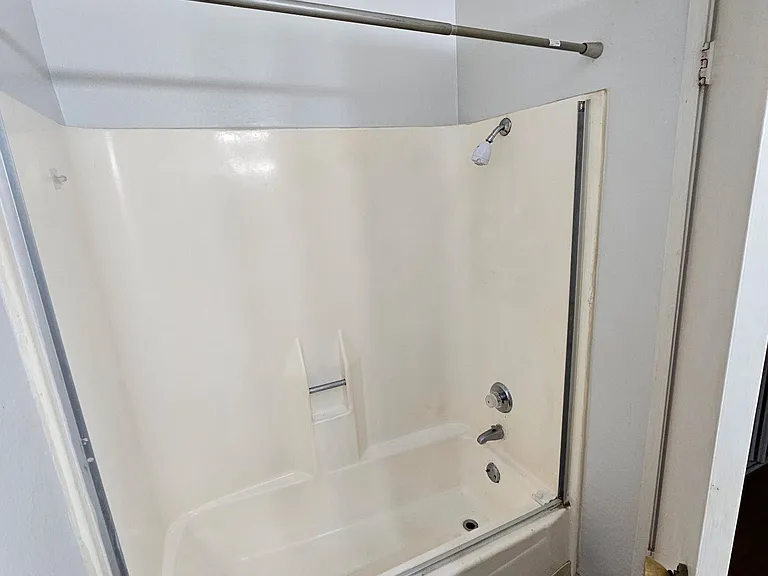 Baywood Apartments — Photo 31