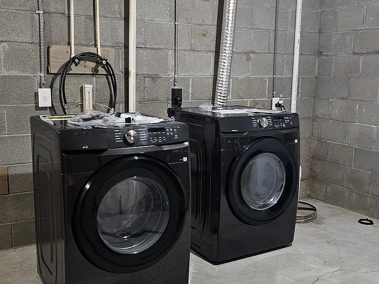 Washer & Dryer included