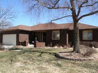 220 S Gleneagles Dr, Wichita, KS 67209