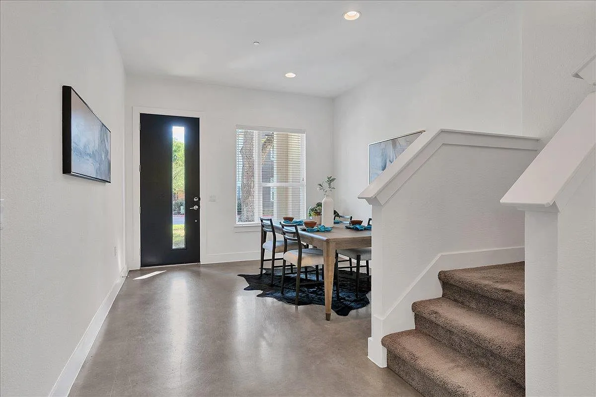 3 bed, 2.5 bath, 1745 sqft, $2,500 — Photo 3