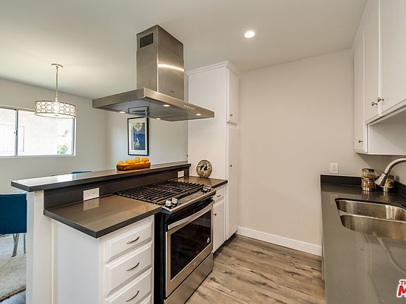 5th image of 6255 Woodman Ave APT 210
