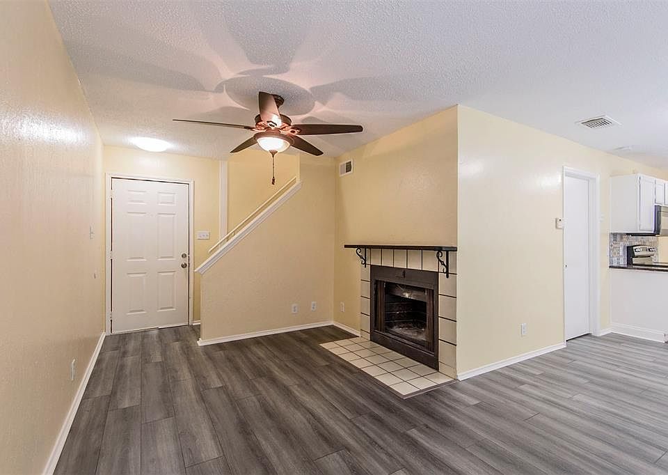 1st image of 1467 Woodhall Ct