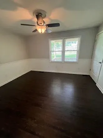 1703 Mayflower Dr #B — Photo 2