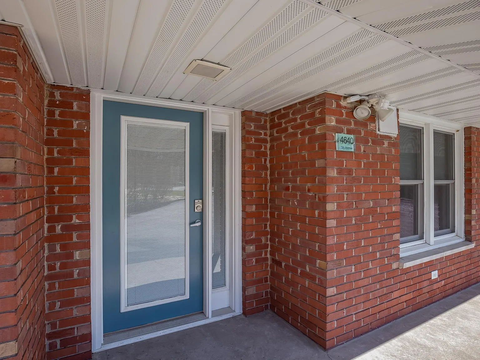 3 bed, 2.5 bath, 1815 sqft, $2,300 — Photo 3