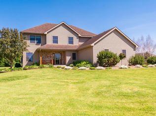 1001 New Haven Rd NW, Pine Island, MN 55963