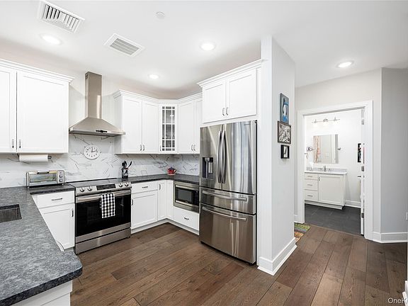 5th image of 19 Butterfield Rd #102B