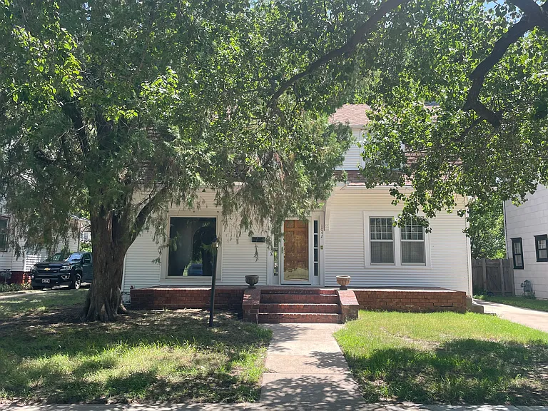 1042 N Amidon Ave — Photo 1