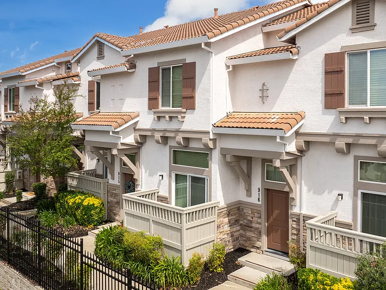 Adora Townhomes — Photo 17