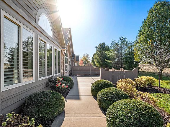 4th image of 1041 Chapel Hill Dr