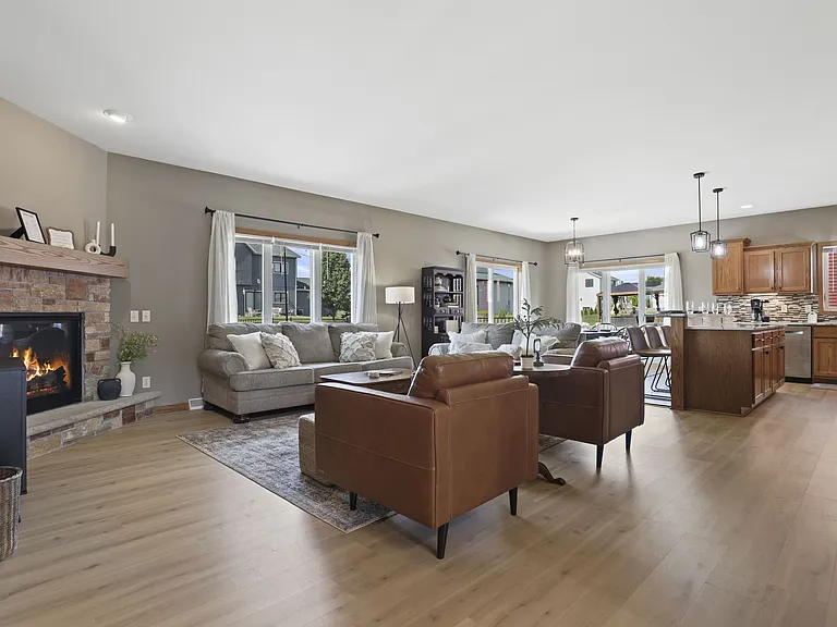 1016 Peterson Dr — Photo 11