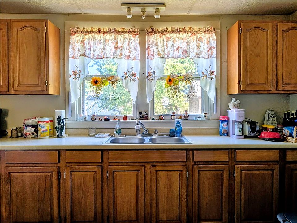 7th image of 308 Mount Zoar St