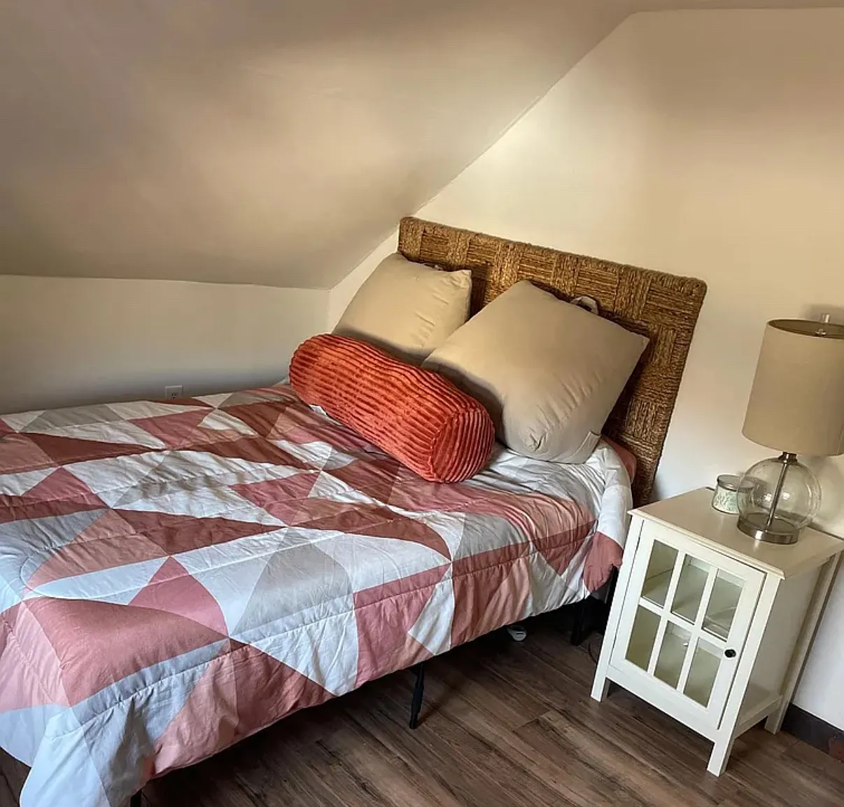 2 bed, 1.5 bath, 1000 sqft, $2,500 — Photo 4