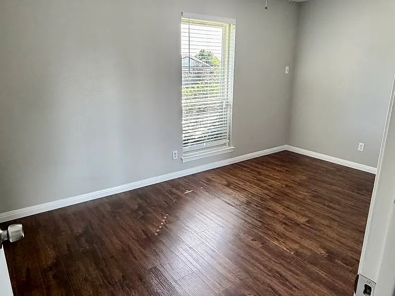 1803 Redbud Cir — Photo 8