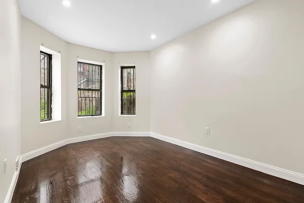 Rented by REINA PROPERTY GROUP CORP | media 17