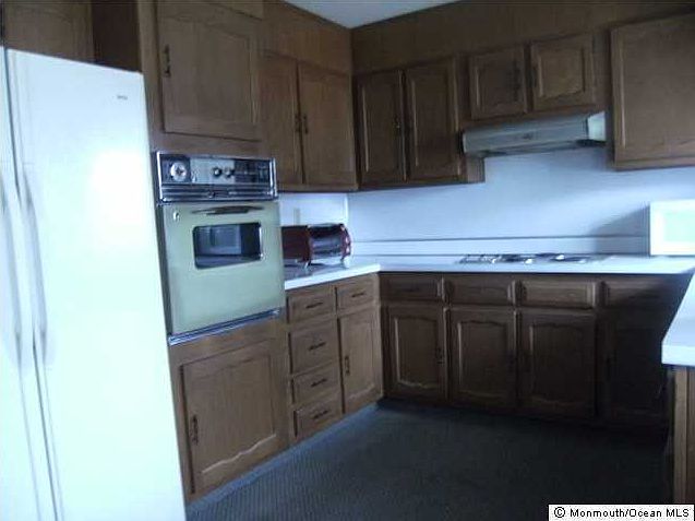 2nd image of 999 Argyll Circle #A
