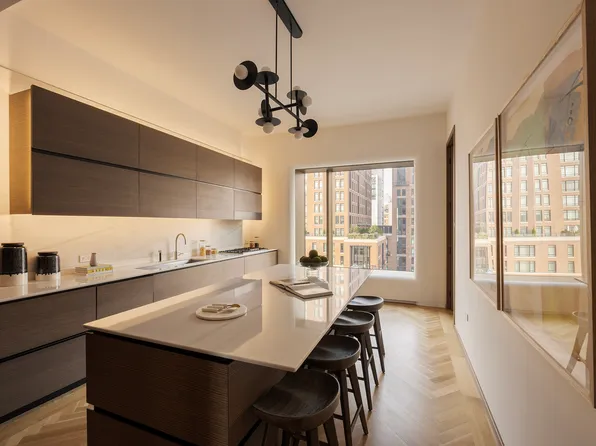 551 West 21st Street 9B image 3 of 15