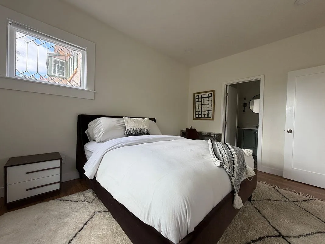 1 bed, 1.0 bath, 564 sqft, $3,250 — Photo 2