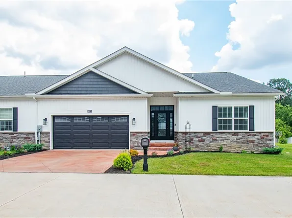 993 Pin Oaks Dr, Broadview Heights, OH 44147