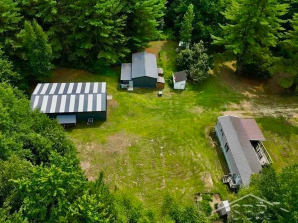 1633 S Dickenson Rd, Shepherd, MI 48883