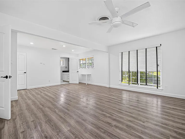 7713 Yoe St — Photo 36