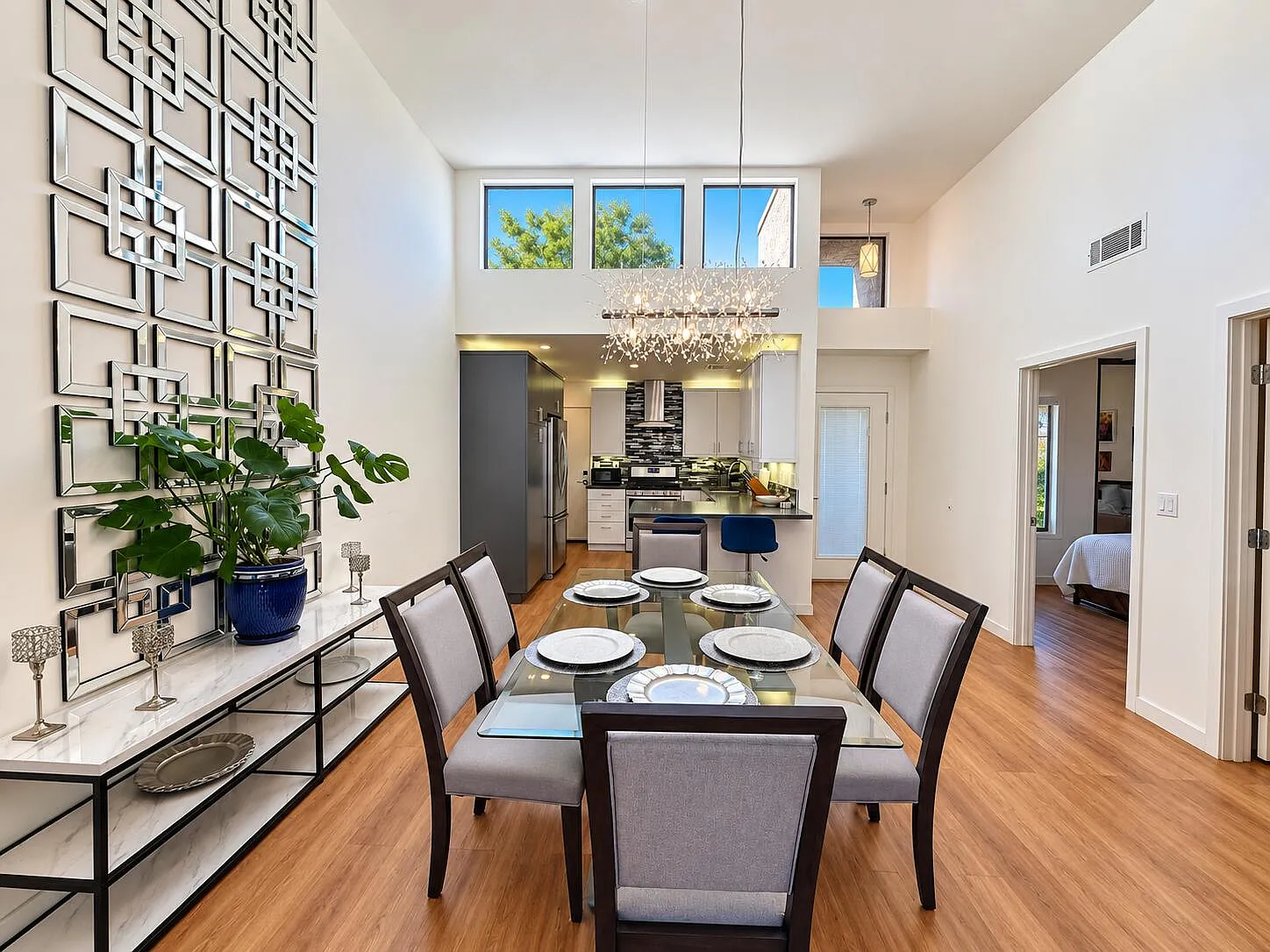 2 bed, 1184 sqft, $4,500 — Photo 2