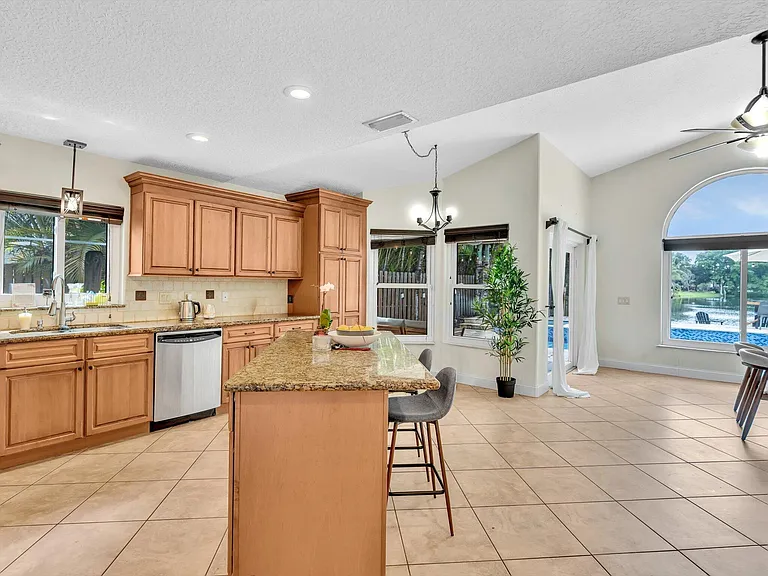 10310 Santiago St — Photo 23