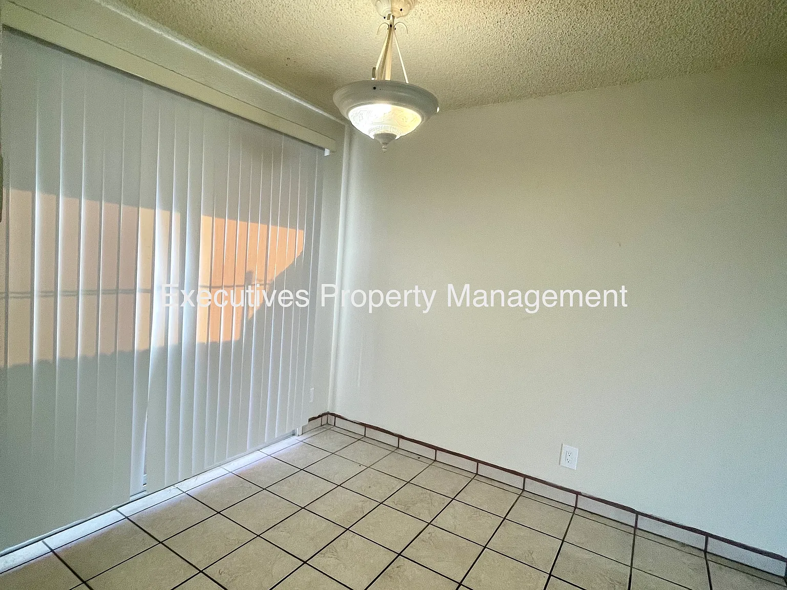 2 bed, 1.5 bath, 700 sqft, $1,270 — Photo 2