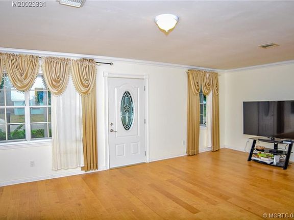 4th image of 1682 NE 22nd St