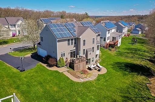 4th image of 13 Seaver Farm Ln