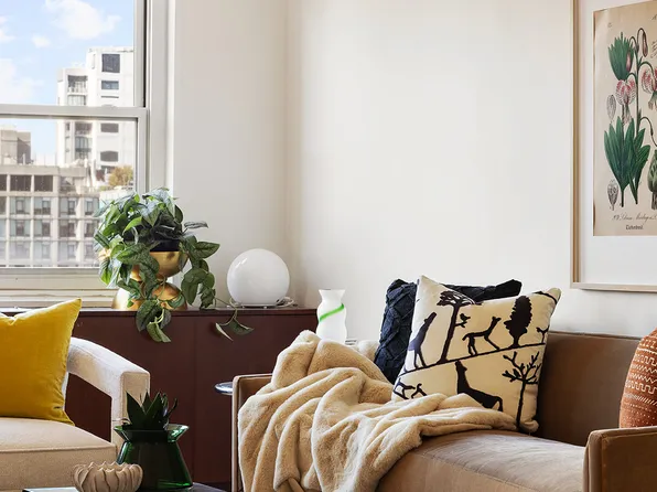 360 West 22nd Street image 3 of 15