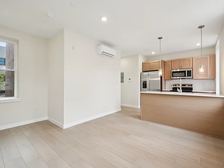 2614 W Girard Ave #B — Photo 4