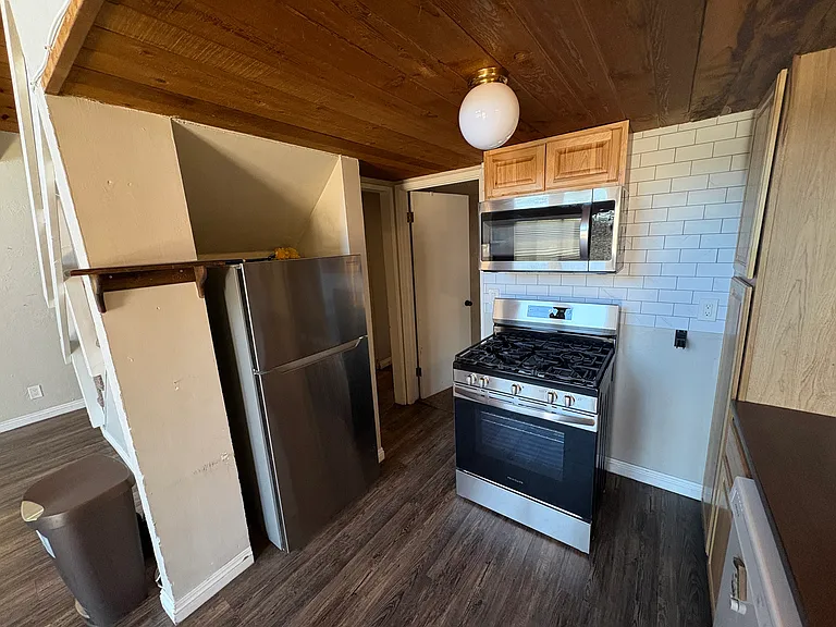 858 Pine Ln — Photo 6