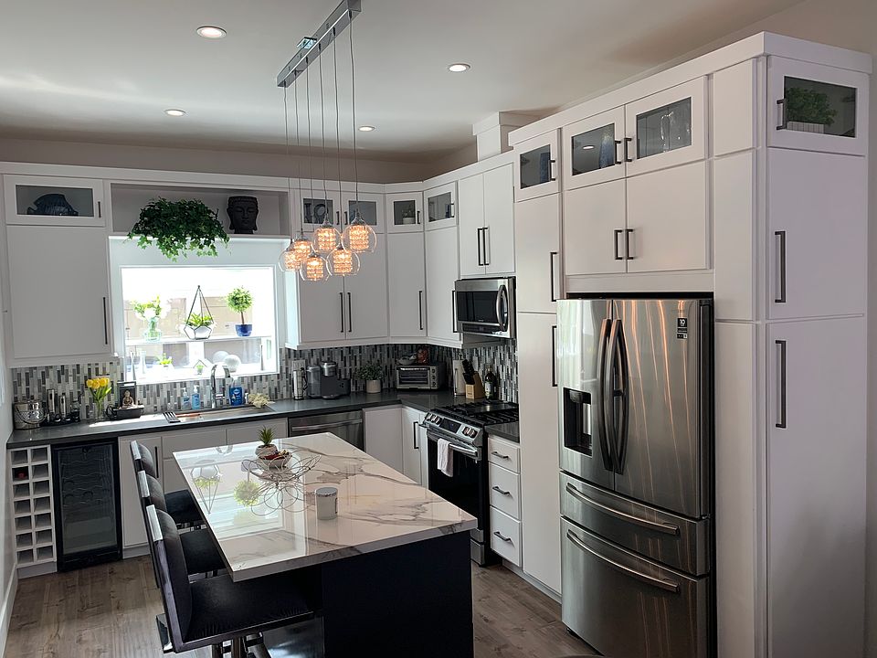 1st image of 124 Driftwood St #124