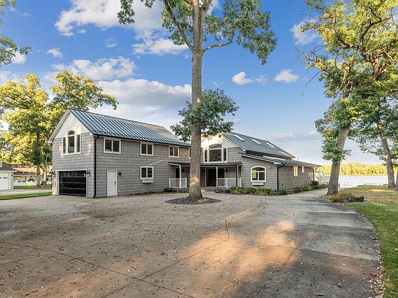 2nd image of 21604 River Rd N