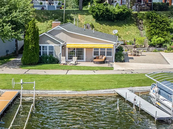 6480 Lakeshore Dr, Saranac, MI 48881