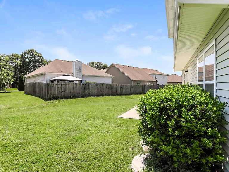 3315 Velvet Ct — Photo 15