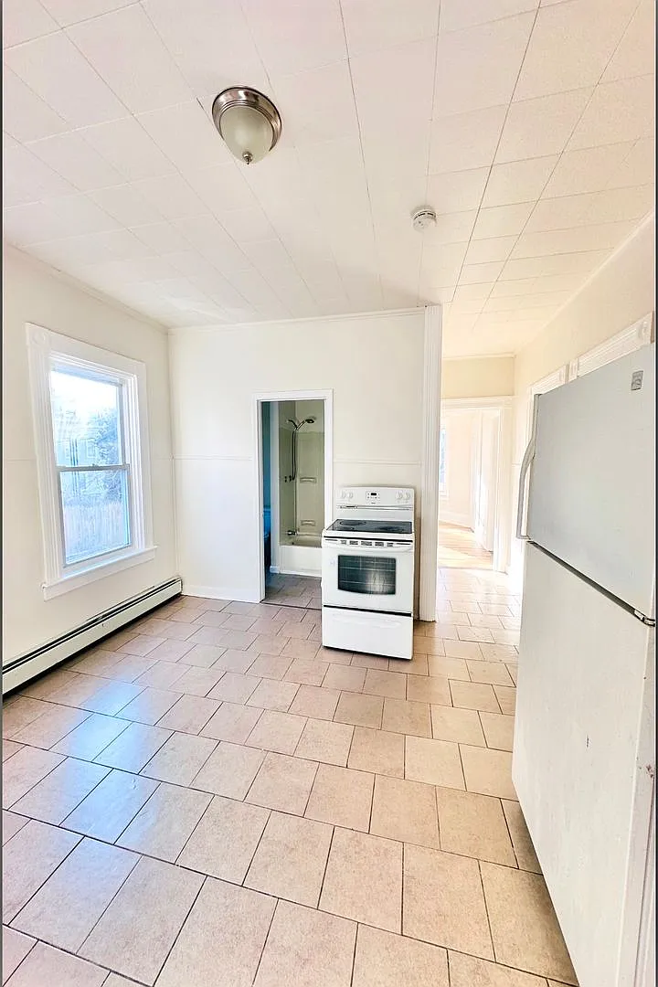 175 Amherst Street — Photo 4