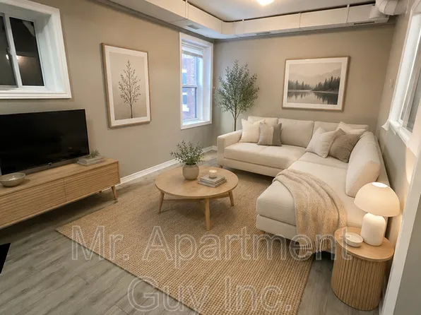 827 Main St E #203, Hamilton, ON L8M 1L7