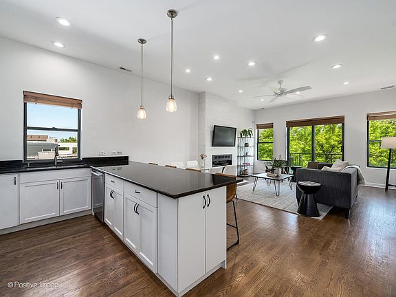 5th image of 1618 N Claremont Ave APT 3N