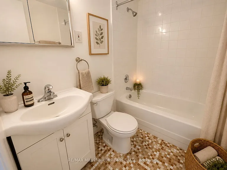 250 Frederick St #1705 — Photo 5
