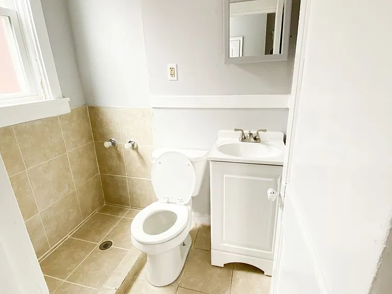 3727 Wisconsin Ave #B — Photo 4