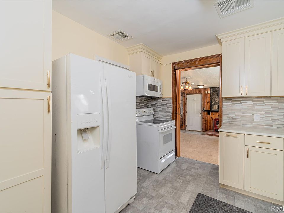 13325 Helen St, photo 8