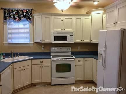 Kitchen
						:
						Appliances included