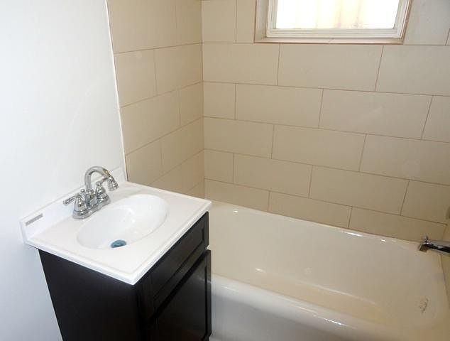 2nd image of 1214 W Granville Ave