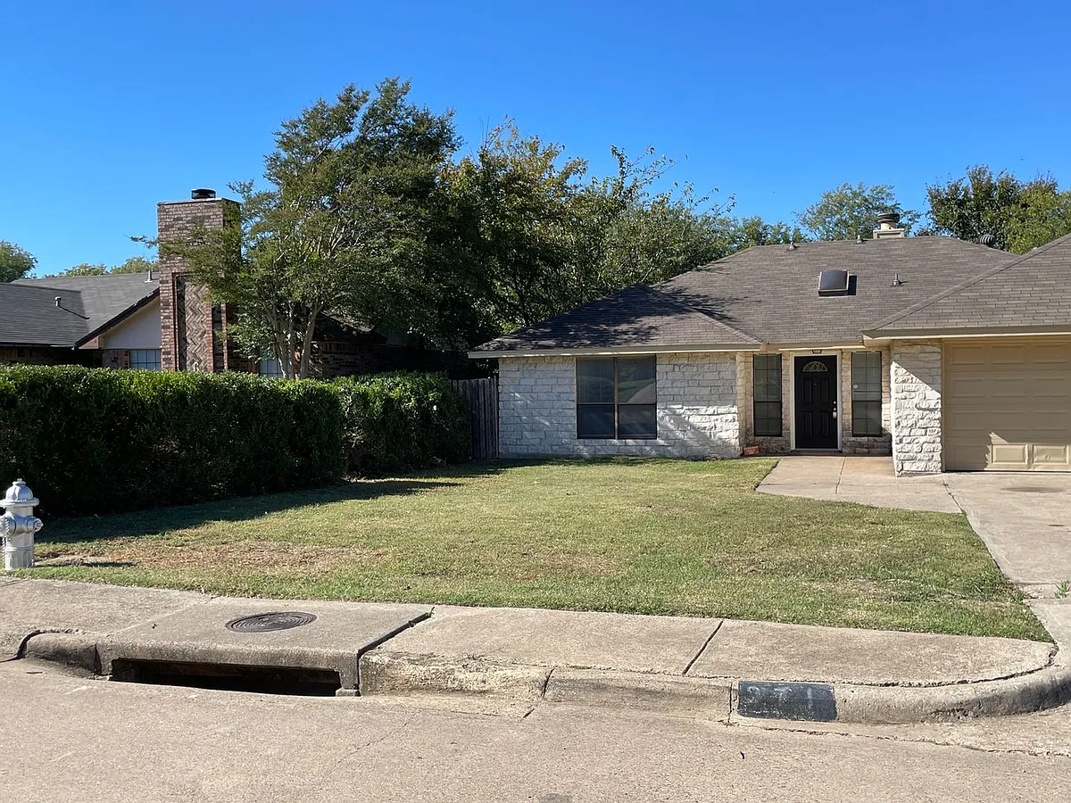Building Photo - 971 N Brookside Dr