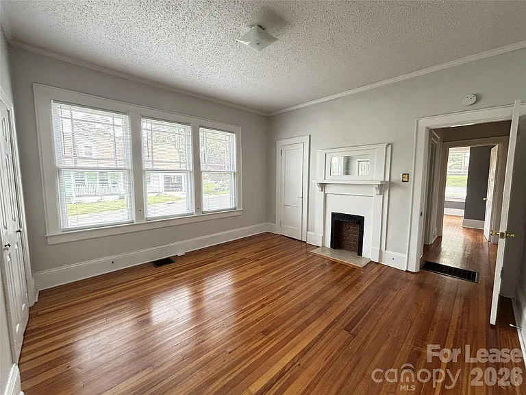 629 N Cedar St — Photo 10