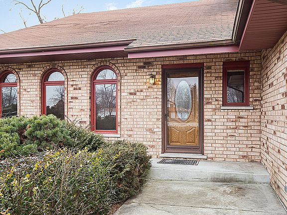 3rd image of 15609 Glen Wood Ct