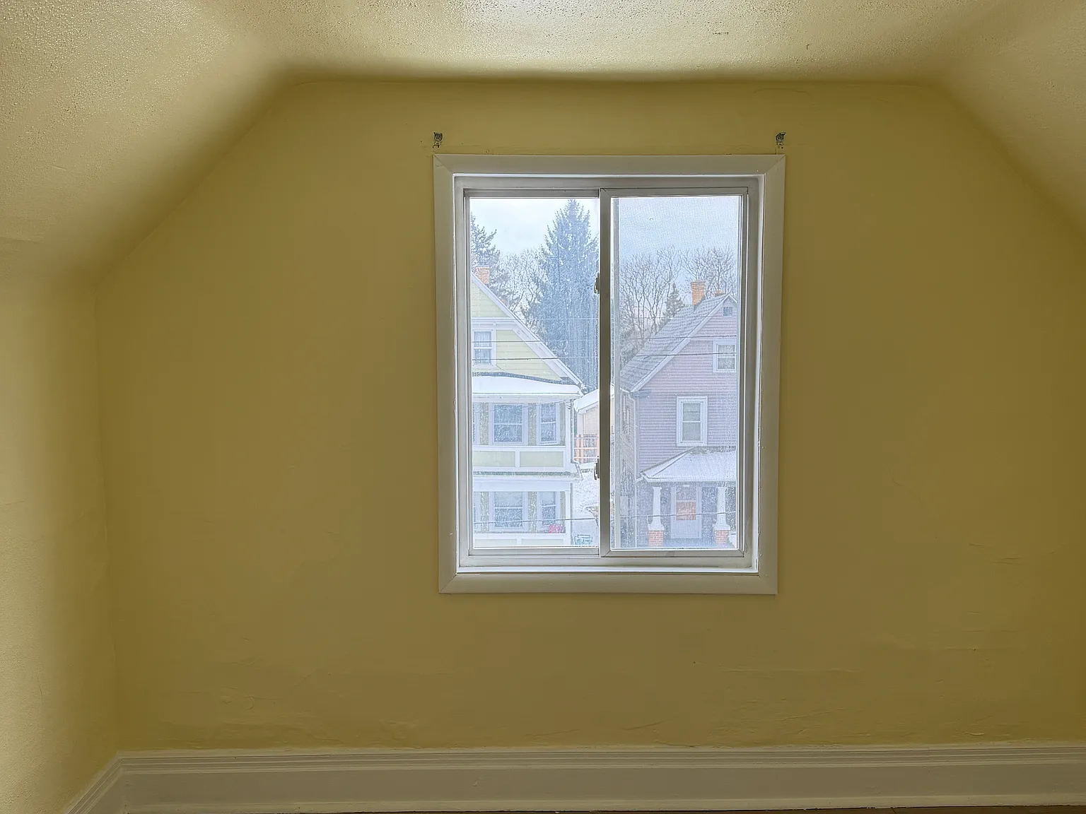 2 bed, 750 sqft, $820 — Photo 2