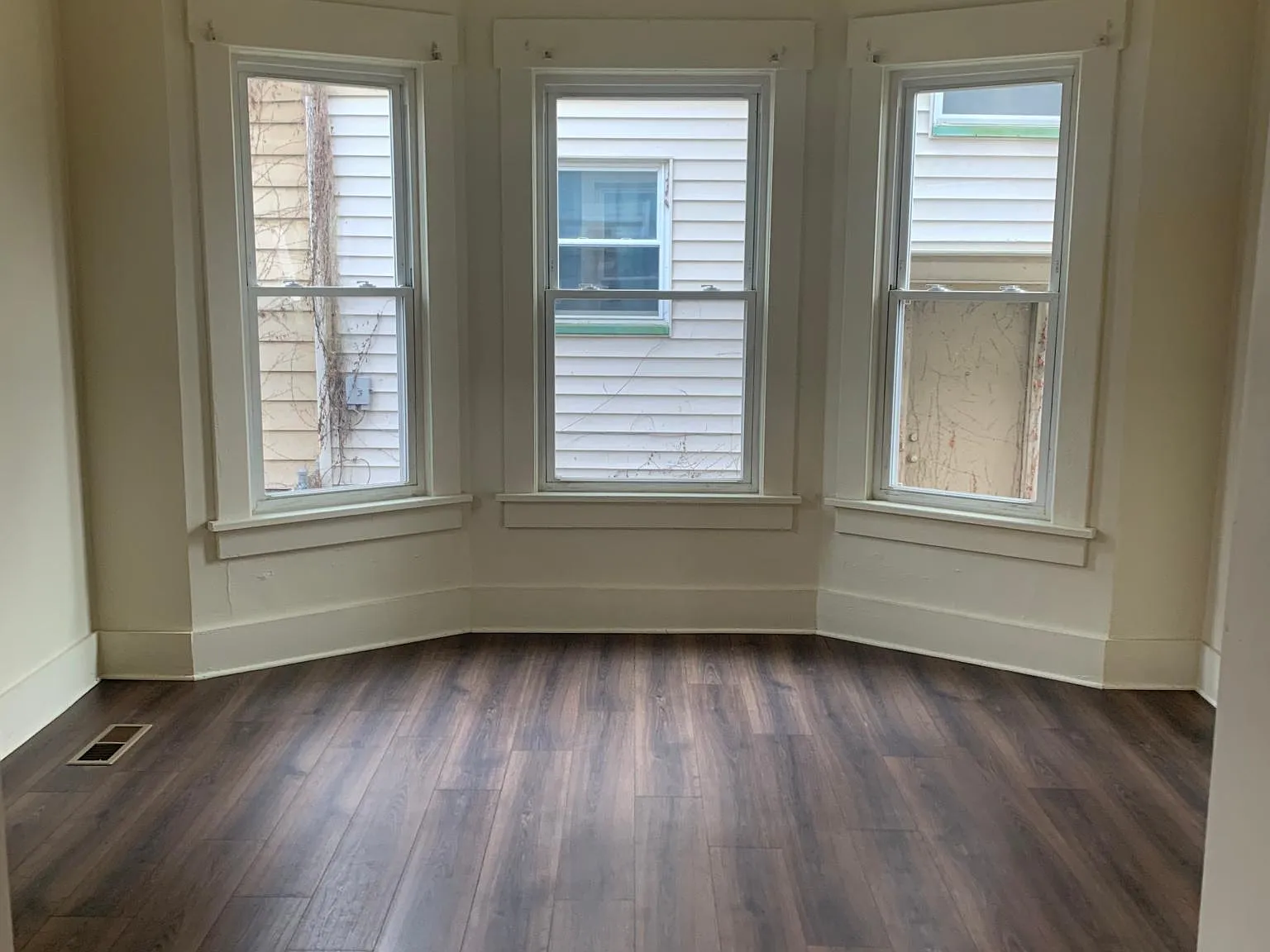 1242 Worley Ave NW — Photo 4