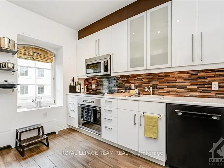 10 Clarence St #3 — Photo 7